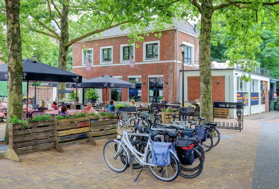 Terras in het dorp – horeca taxi Gilze